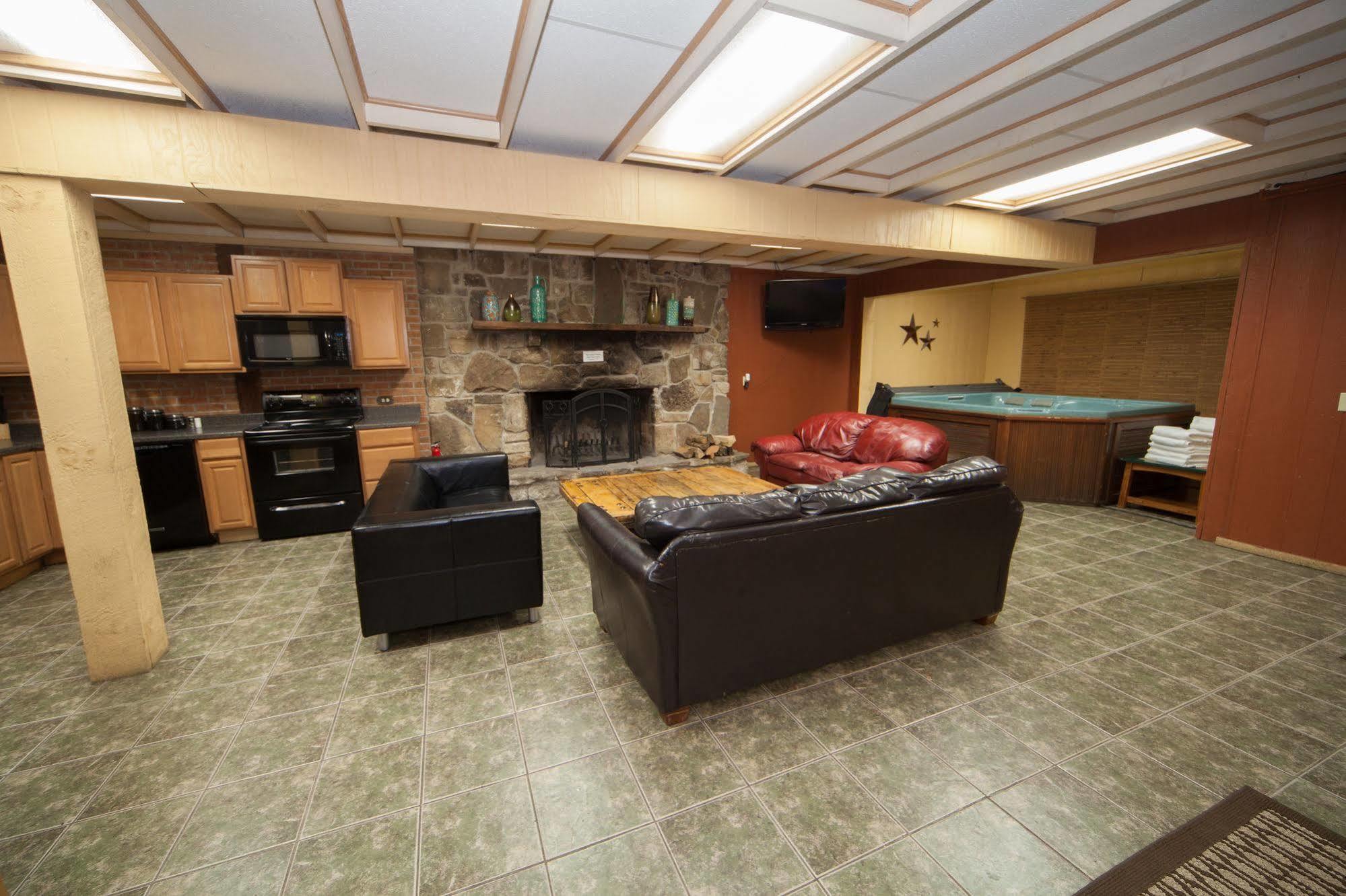 Log Cabin Lodge & Suites Jones Mills Esterno foto