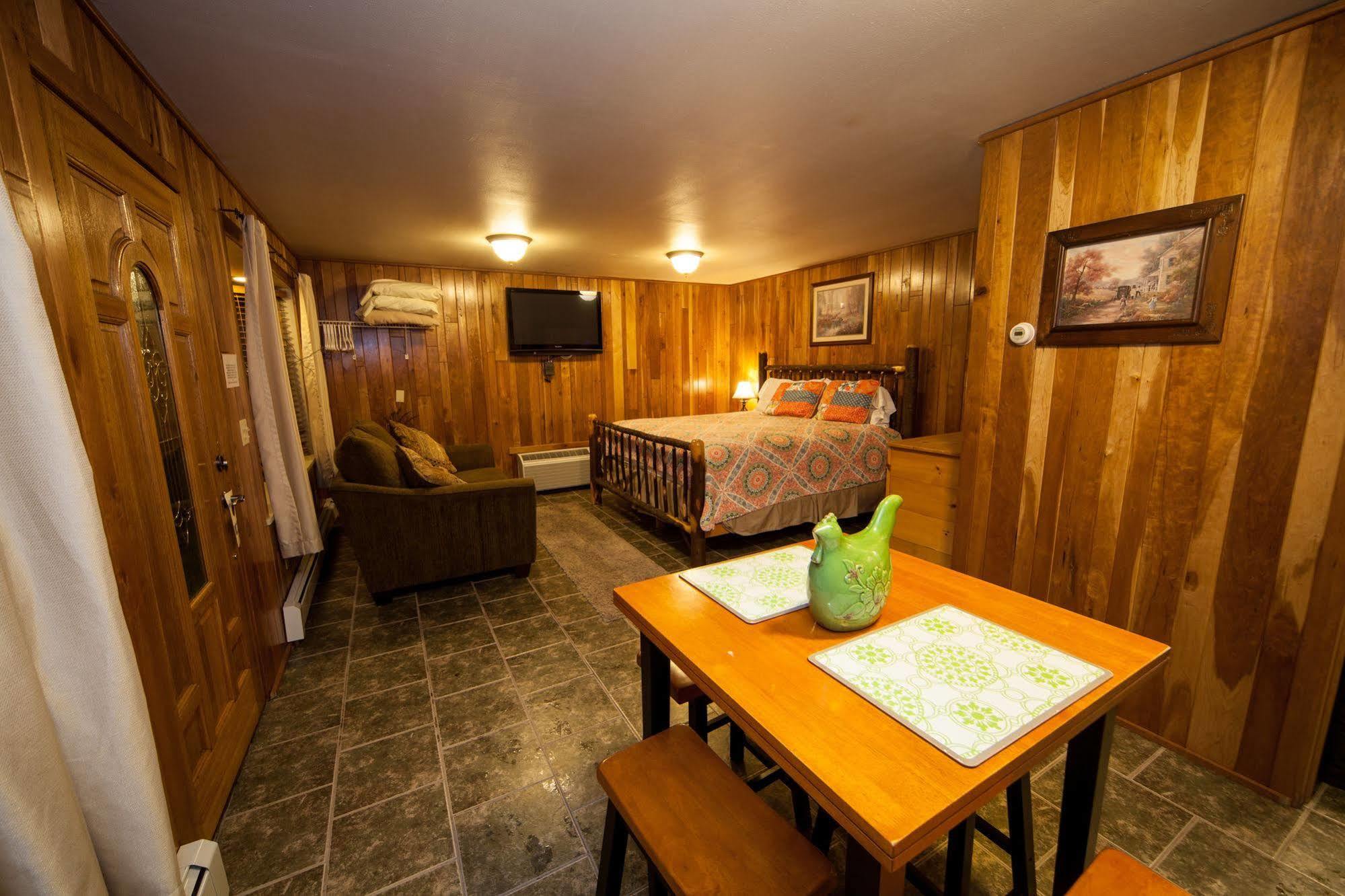 Log Cabin Lodge & Suites Jones Mills Esterno foto