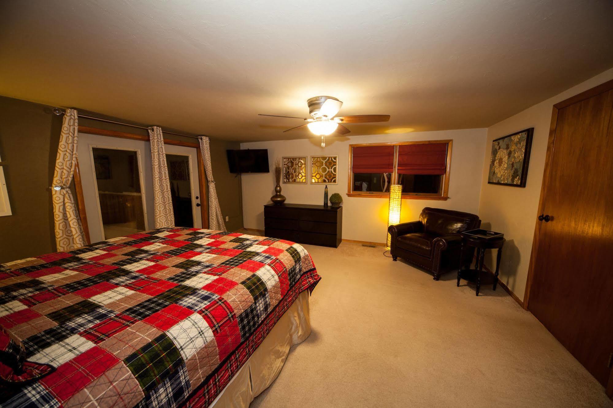 Log Cabin Lodge & Suites Jones Mills Esterno foto