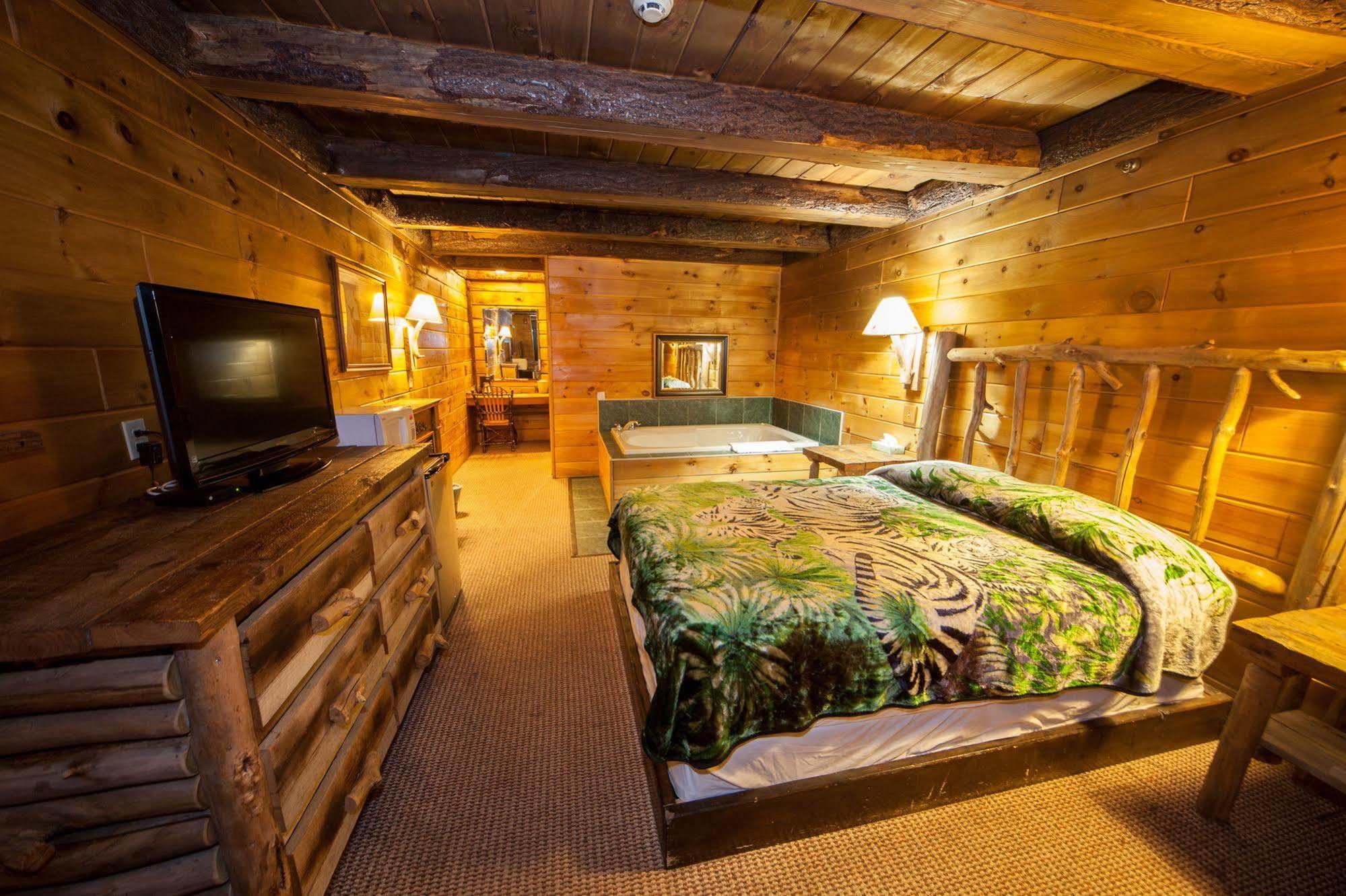 Log Cabin Lodge & Suites Jones Mills Esterno foto