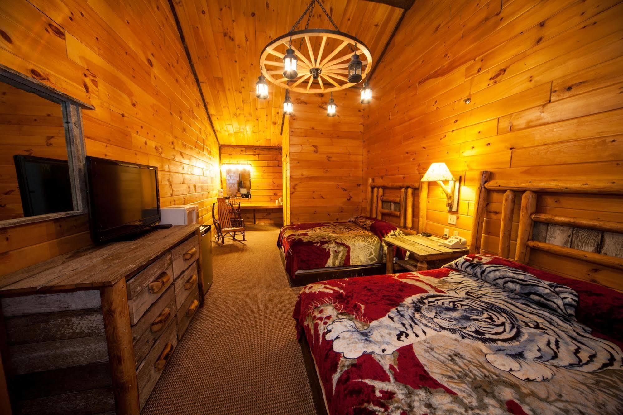 Log Cabin Lodge & Suites Jones Mills Esterno foto