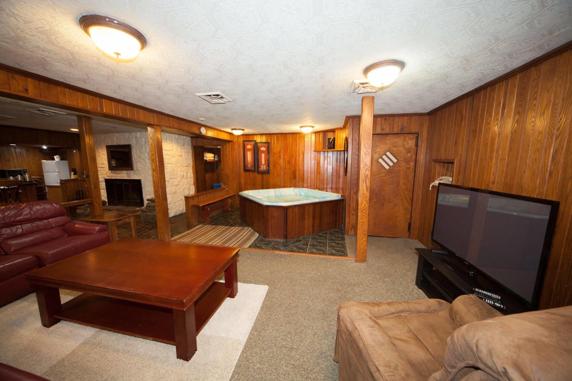 Log Cabin Lodge & Suites Jones Mills Esterno foto