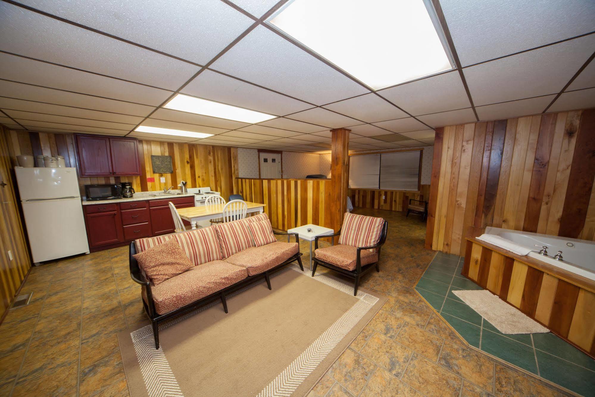 Log Cabin Lodge & Suites Jones Mills Esterno foto