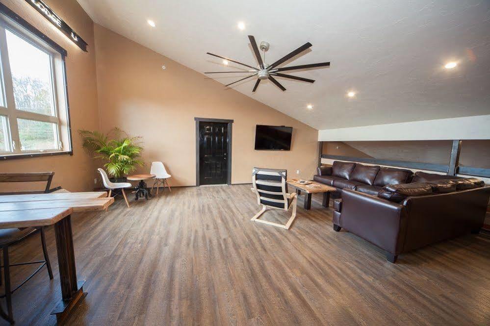 Log Cabin Lodge & Suites Jones Mills Esterno foto
