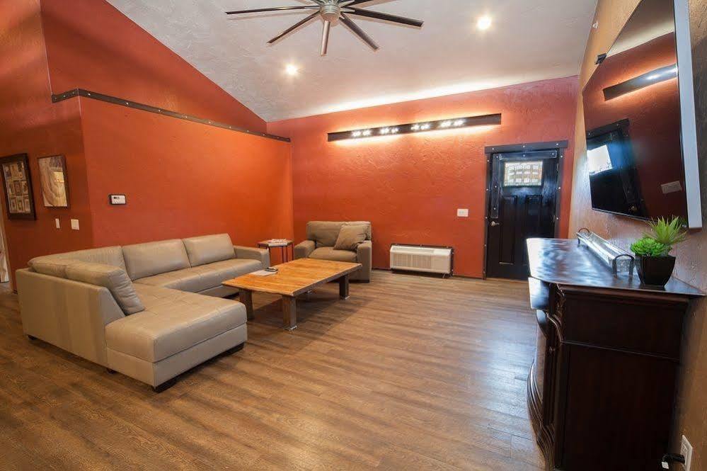 Log Cabin Lodge & Suites Jones Mills Esterno foto