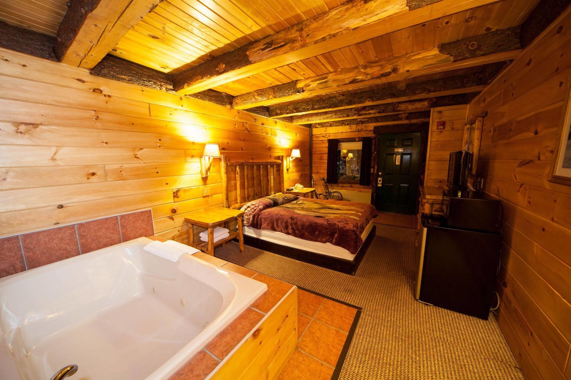 Log Cabin Lodge & Suites Jones Mills Esterno foto
