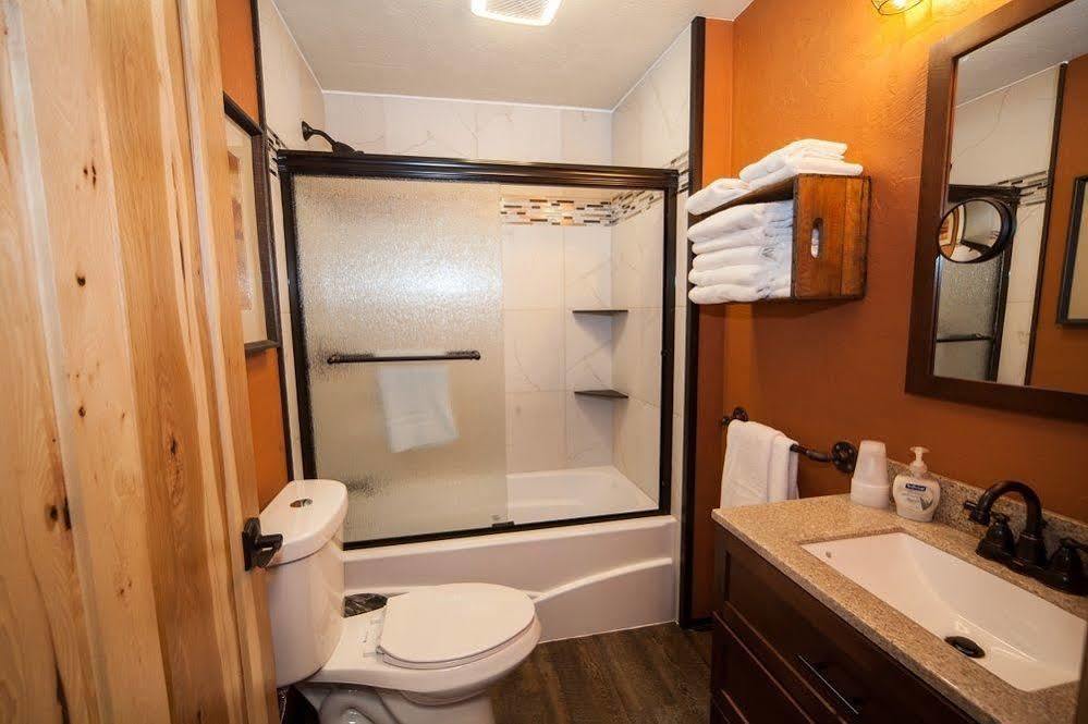 Log Cabin Lodge & Suites Jones Mills Esterno foto
