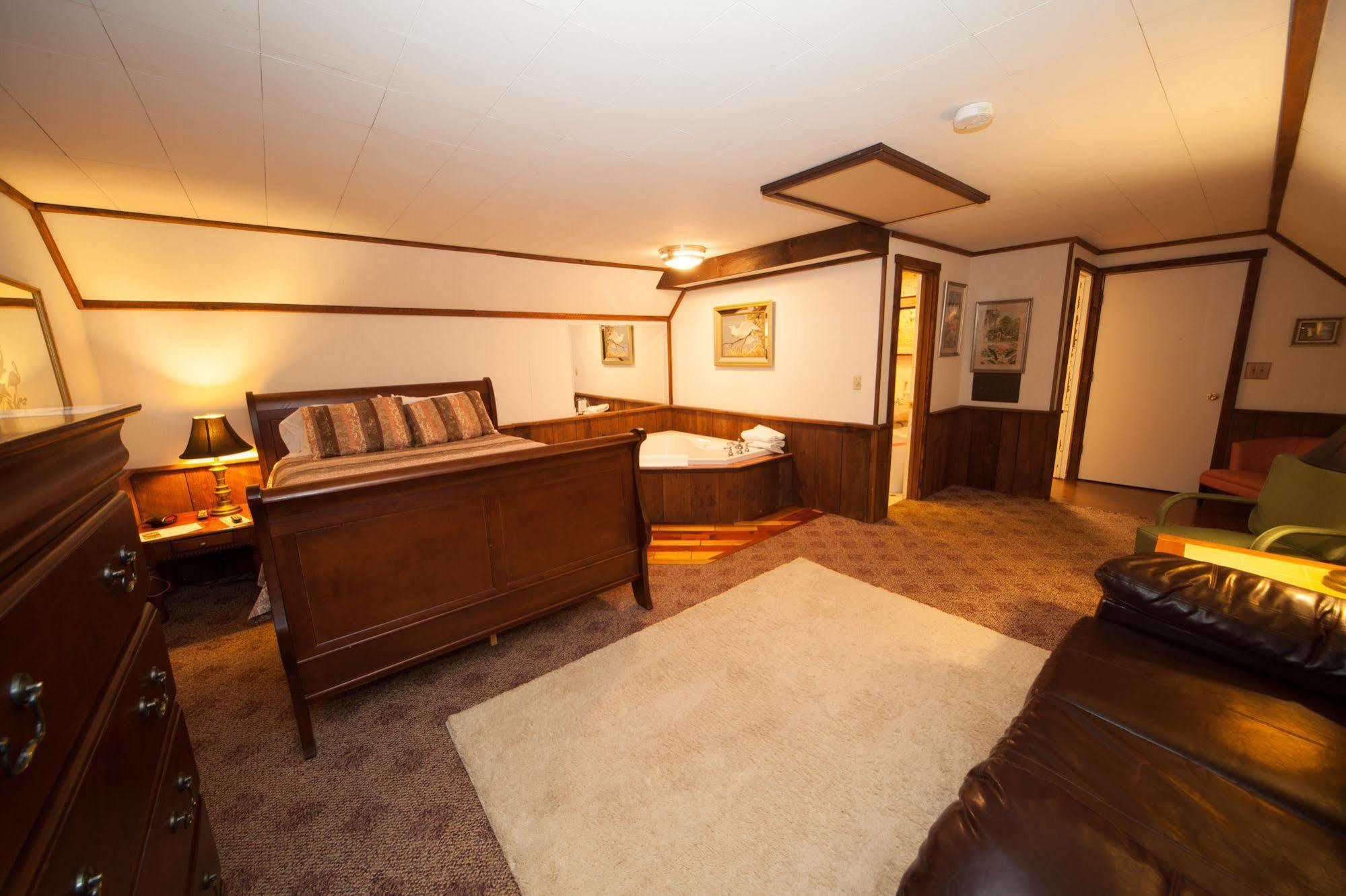 Log Cabin Lodge & Suites Jones Mills Esterno foto